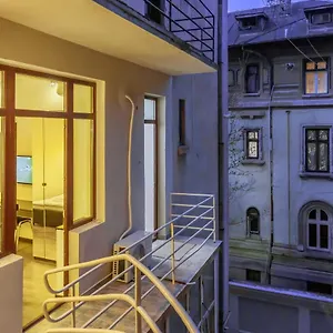 Chateau: Upscale In Bucharest's Historical Center! Бухарест